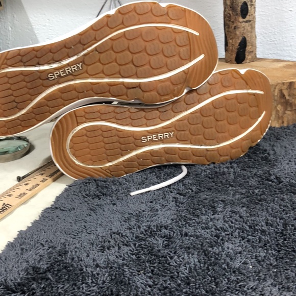 Sperry tennis shoes size 8 - Picture 7 of 8